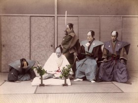 Scène de seppuku - hara-kiri - Ogawa Kazumasa - Tirage albuminé rehaussé