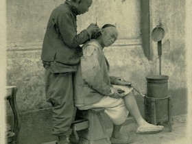Chine - Barbier et son client à Shanghai - Photographie ancienne