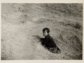 Petite fille coréenne - Photo trouvée anonyme - Tirage argentique