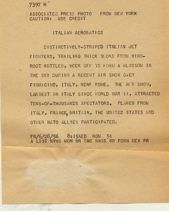 Tigri Bianche, ancêtres de la patrouille Frecce Tricolorie - Légende tapuscrite au dos du tirage.