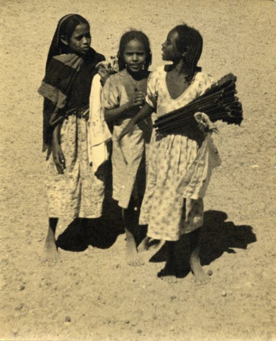 Jeunes filles du Maghreb - Tirage argentique vintage