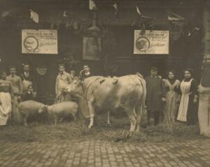 Vieux Paris : la boucherie Bertheau au complet - Tirage argentique d'époque (1911) - Photo Memory