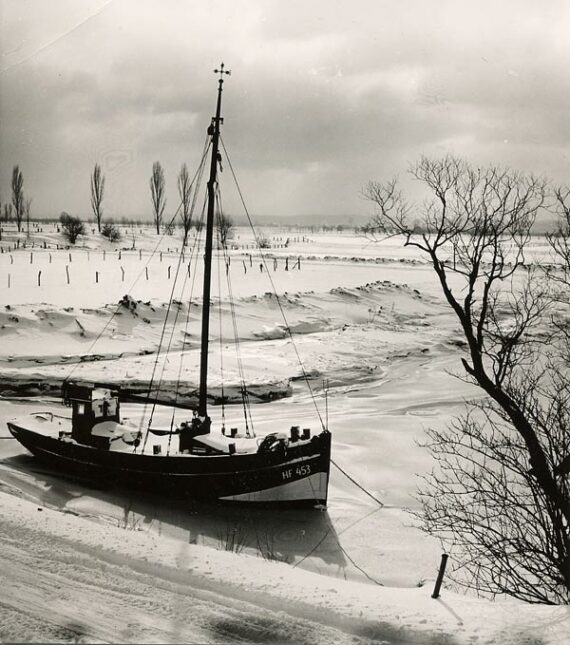Photographie de chalutier dans les glaces - Tirage argentique vintage sur papier Adox - Photo Memory