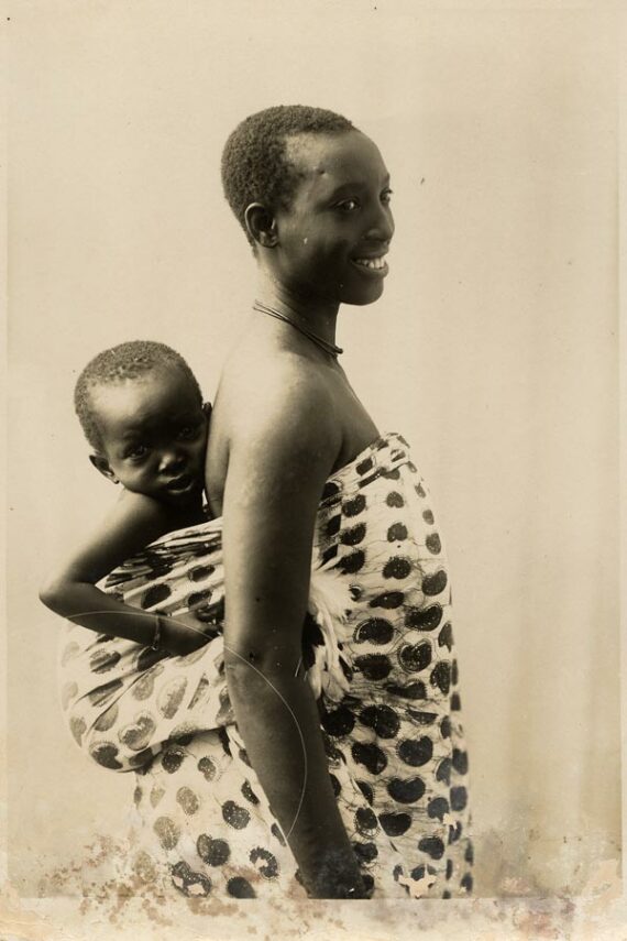 Femme africaine et son enfant, au Dahomey-Bénin - Photographie de Jean-Baptiste Truhand - Tirage argentique