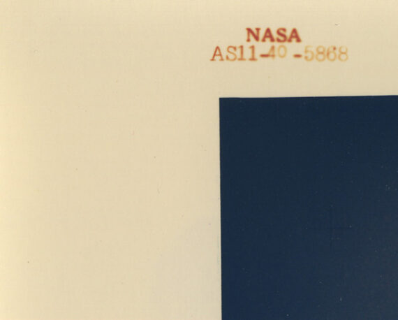 Apollo 11 - Buzz Aldrin descend sur la Lune - Détail du numéro de série AS11-40-5868 Nasa