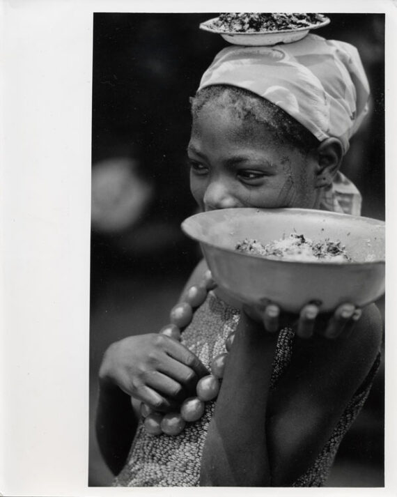 Portrait de femme au Niger - Par le photographe Carl Purcell - Tirage sur papier RC