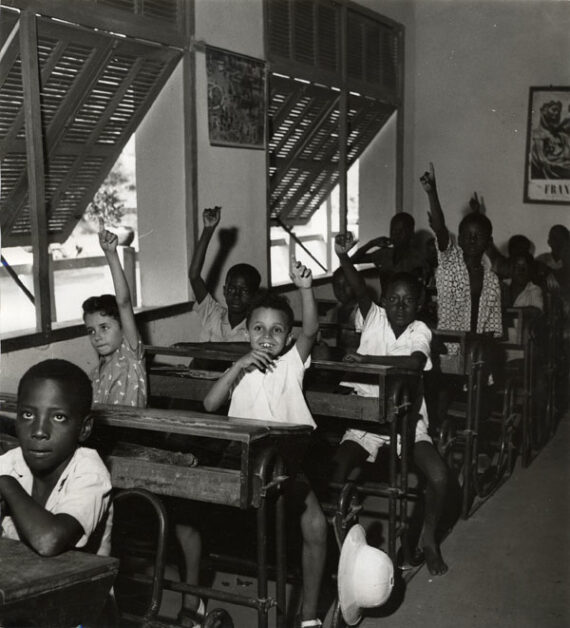 Classe du Niger, par la photographe Dominique Darbois - Tirage argentique vintage - www.en-images.fr