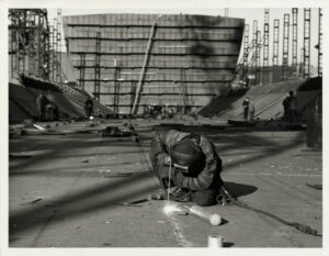 Le soudeur du chantier naval - Tirage argentique vintage - Photo Memory