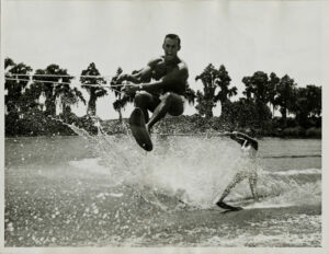 Saut de Joe Cash - Photo vintage de ski nautique