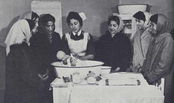 Cours de puériculture - Afghanistan des années 50-60 - Photographie