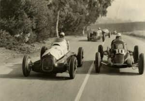 Duel au volant, course automobile - Tirage d'époque, années 30