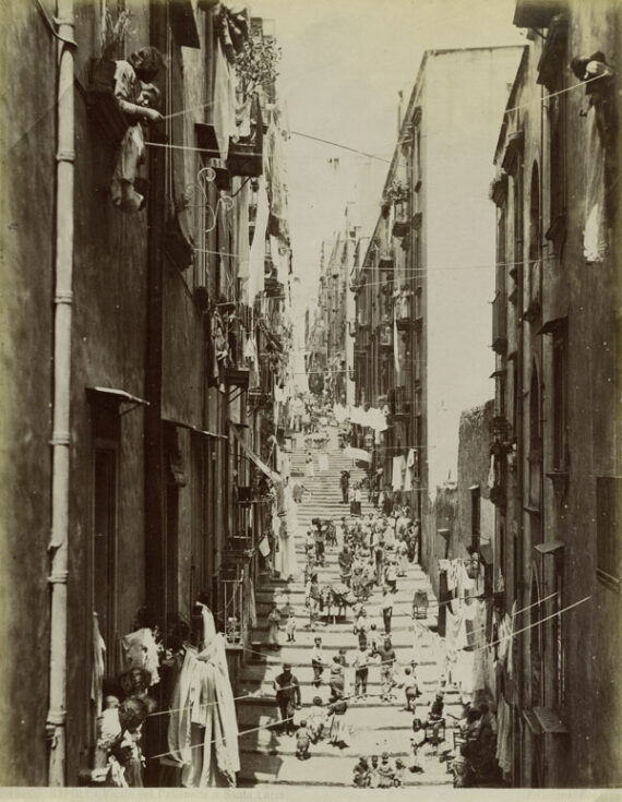 Ruelle typique de Santa Lucia, à Naples - Photographie de Carlo Brogi - Tirage albuminé | PHOTO MEMORY