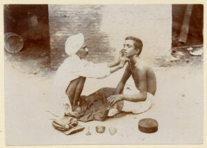 Barbier de Chakrata, en Inde - Photographie de rue - Tirage ancien original