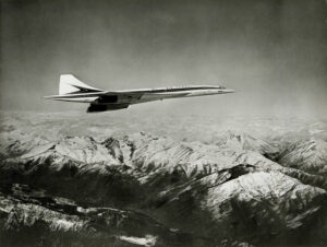 Concorde Air France en vol au dessus des Pyrénées - Tirage argentique noir et blanc