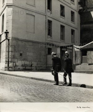 Deux Saint-Cyriens en balade dans Paris, par Fritz Henle - Tirage argentique | PHOTO MEMORY