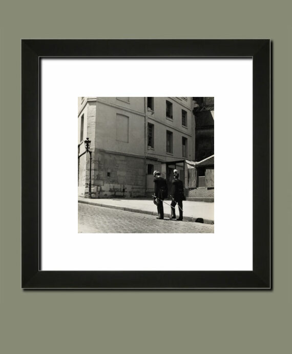 Deux Saint-Cyriens en balade dans Paris, par Fritz Henle - Suggestion d'encadrement