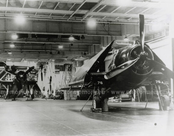 F6F-5 Hellcat sur le Dixmude - Tirage argentique noir et blanc | PHOTO MEMORY