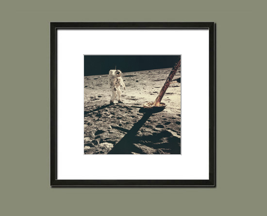 Edwin Buzz Aldrin au pied du module lunaire - Apollo XI - Suggestion d'encadrement