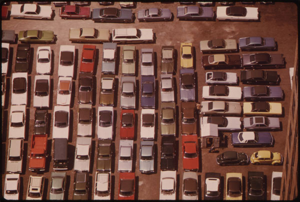 Voitures sur un parking - Documerica