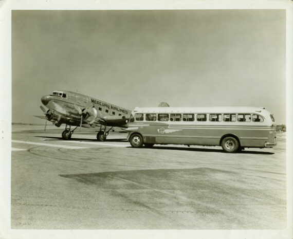 DC-3 Mercury Airlines et bus Trailways Bus - Tirage argentique | PHOTO MEMORY