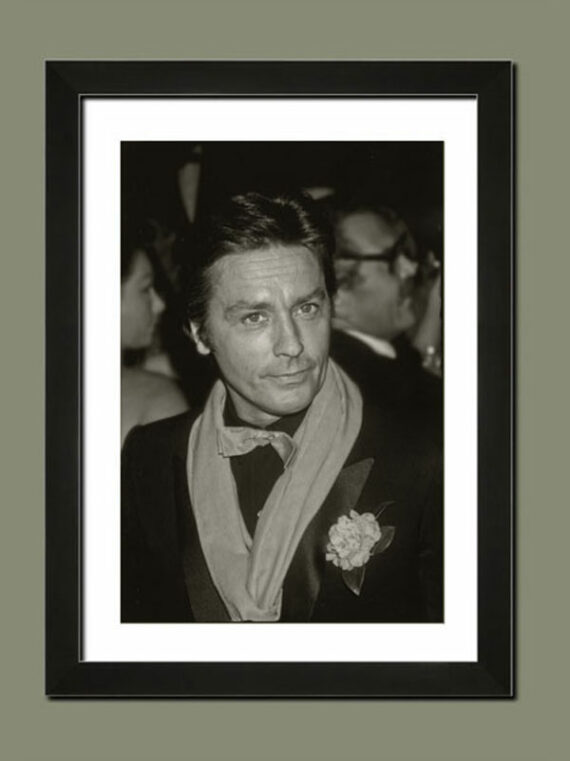 Portrait d'Alain Delon par le photographe Serge Benhamou - Suggestion d'encadrement | PHOTO MEMORY