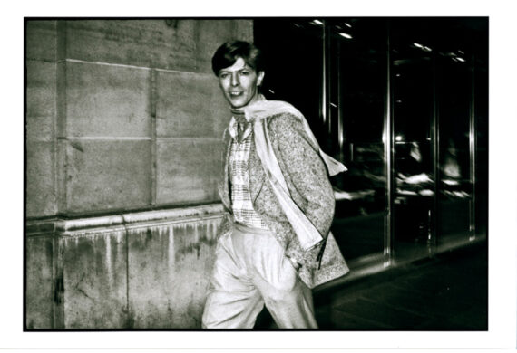David Bowie dans Paris, par le photographe Serge Benhamou - Tirage argentique original - Photo Memory