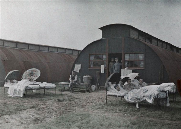 Centre chirurgical, à Rousbrugge (Belgique). Autochrome de Paul Castelnau (1917).
