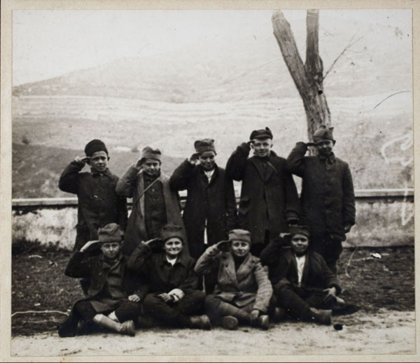 Écoliers Serbes réfugiés en France, vers 1916. © Musée national de l’Éducation