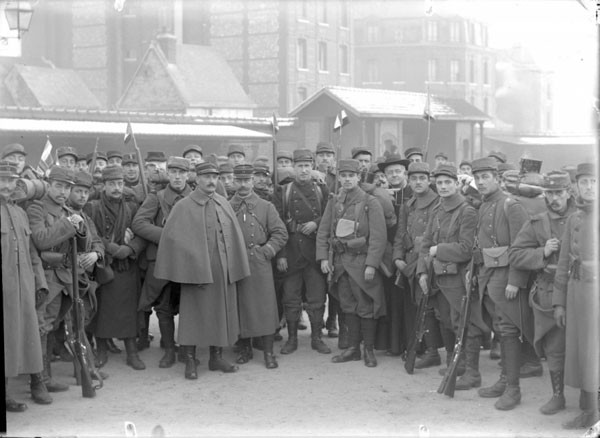 La classe 1914 prête à partir pour le front, le 22 novembre 1914. Par le photographe amateur Louis Chesneau. © Archives départementales de Seine-Maritime