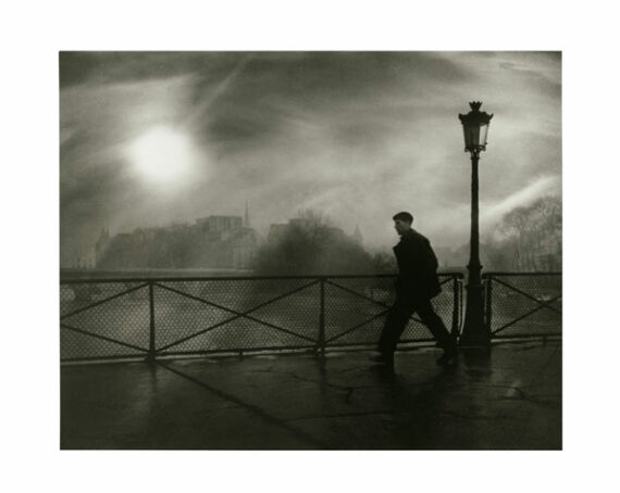 Le passant du Pont des Arts, par Edith Gérin - Tirage argentique original | PHOTO MEMORY