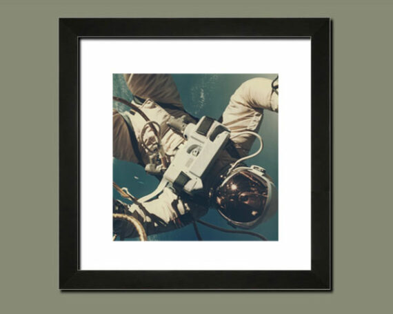 L'astronaute Ed White en sortie spatiale, tirage vintage NASA S65-30429 - Encadrement - Photo Memory