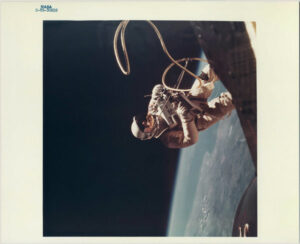 Gemini IV : Ed White en apesanteur, tirage vintage Nasa S65-30428 - Photo Memory