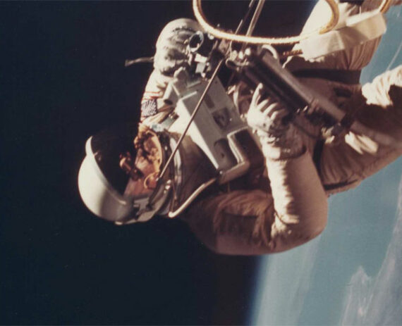 Gemini IV : Ed White en apesanteur, tirage vintage Nasa S65-30428 - Détail - Photo Memory