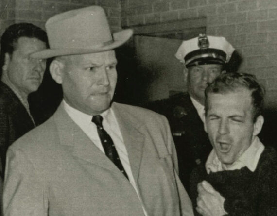 Assassinat de Lee Harvey Oswald par Jack Ruby - Photographie vintage de Bob Jack, détail | PHOTO MEMORY