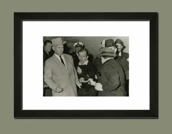 Assassinat de Lee Harvey Oswald par Jack Ruby - Photographie vintage de Bob Jack, suggestion d'encadrement | PHOTO MEMORY