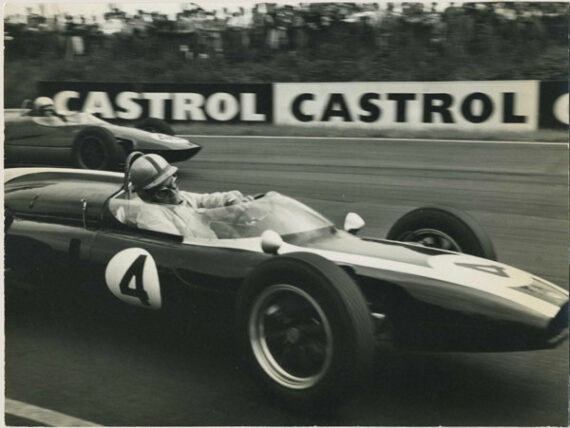 Formule 1 : Jack Brabham au volant de la Cooper T53 - Photographie vintage | PHOTO MEMORY