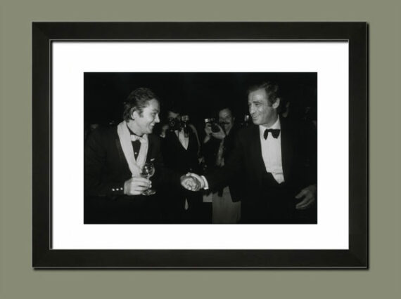 Alain Delon et Jean-Paul Belmondo, par le photographe Serge Benhamou - Suggestion d'encadrement | PHOTO MEMORY