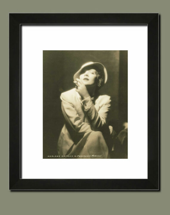 Portrait de Marlène Dietrich, photographie vintage - Suggestion d'encadrement | PHOTO MEMORY