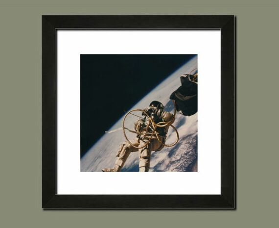 Gemini 4 : Ed White en sortie spatiale - Suggestion d'encadrement de ce tirage vintage NASA S-65-30430 - Photo Memory