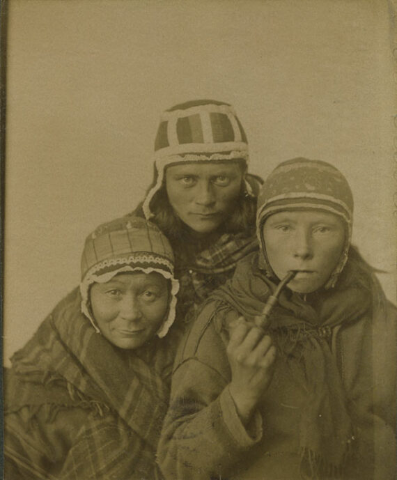 Portrait de femmes de Laponie - Tirage albuminé ancien | PHOTO MEMORYne-01