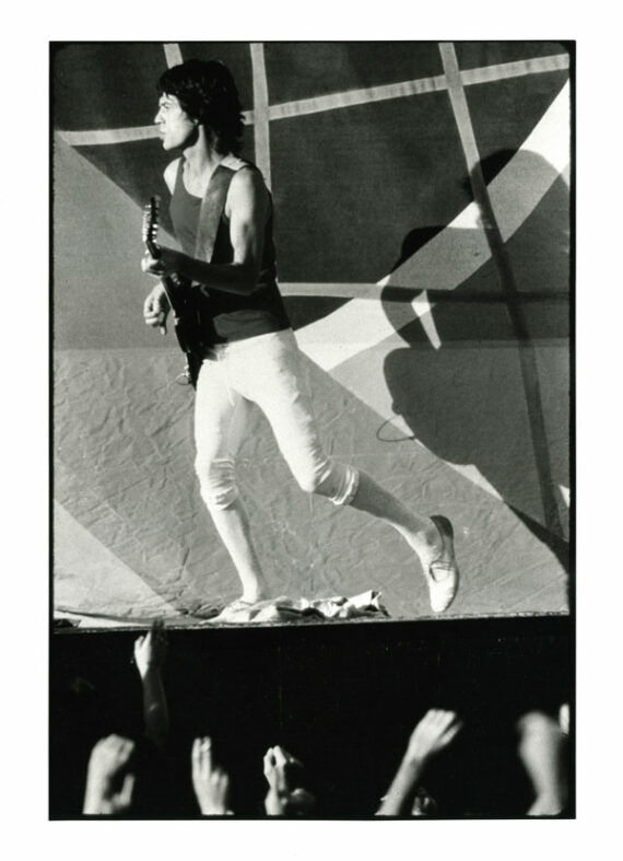 Mick Jagger à la guitare par le photographe Ken Regan - Tirage argentique original 30x40 | PHOTO MEMORY