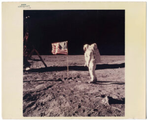 Apollo 11 : Buzz Aldrin pose sur la Lune - Tirage vintage de la NASA - Photo Memory