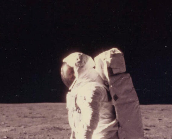 Mission Apollo 11 : Buzz Aldrin sur la Lune, à côté du drapeau américain – Image 2