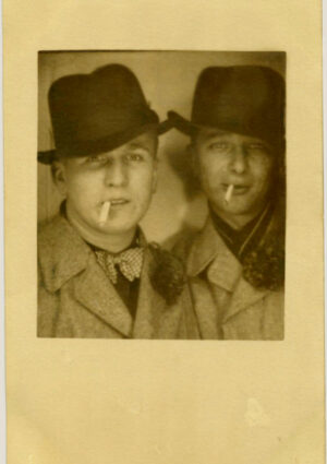 Aux fumeurs anonymes, portrait type photomaton - Photo Memory