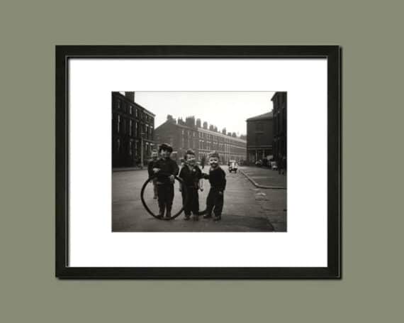 Les quatre petits garçons de Liverpool, par Astrid Kirchherr - Simulation d'encadrement du tirage