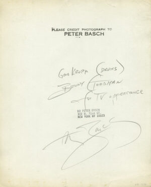 Portrait de Benny Goodman avec Gene Krupa, par Peter Basch - Crédit et signature au dos du tirage.
