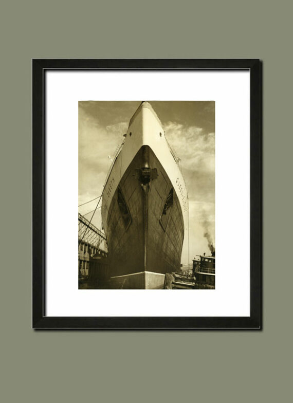 Paquebot RMS Queen Elizabeth, portrait de proue - Suggestion d'encadrement de la photographie
