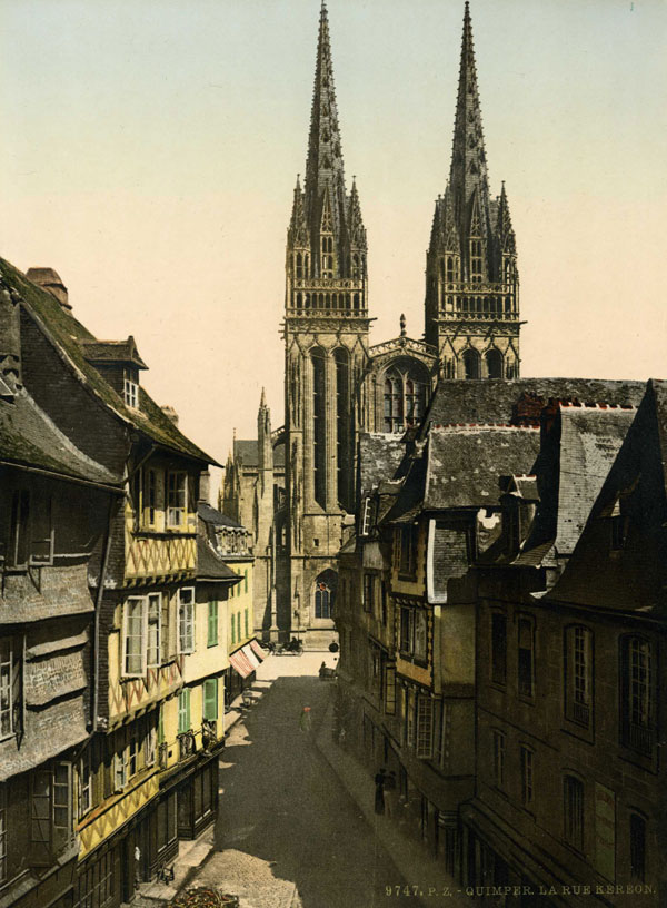 Photochrome 9747. P.Z. - Quimper. La rue Kéréon.