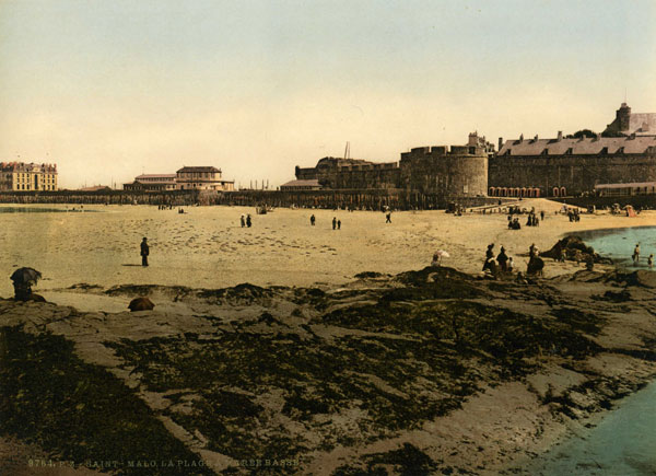 Photochrome 9764. P.Z. - Saint-Malo. La plage à marée basse.