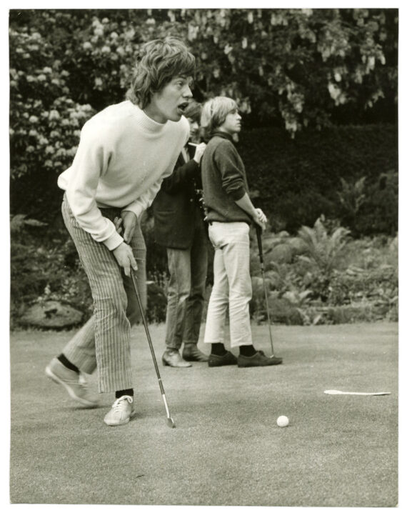 Les Rolling Stones golfeurs au Gleneagles Hotel, 1965 - Tirage argentique d'époque - Photo Memory